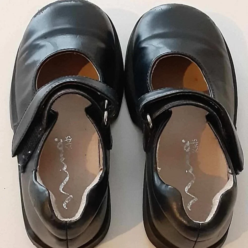 Nina Little Girl Mary Janes black size 7